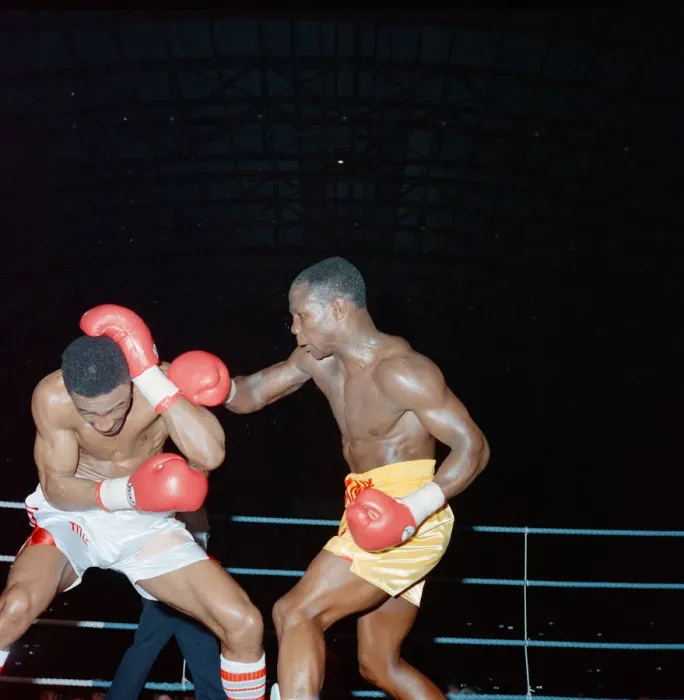 Framed Print : Chris Eubank vs Michael Watson for the WBO middleweight title at Earls Court Exhibition Framed Print : Chris Eubank vs Michael Watson for the WBO middleweight title at Earls Court Exhibition