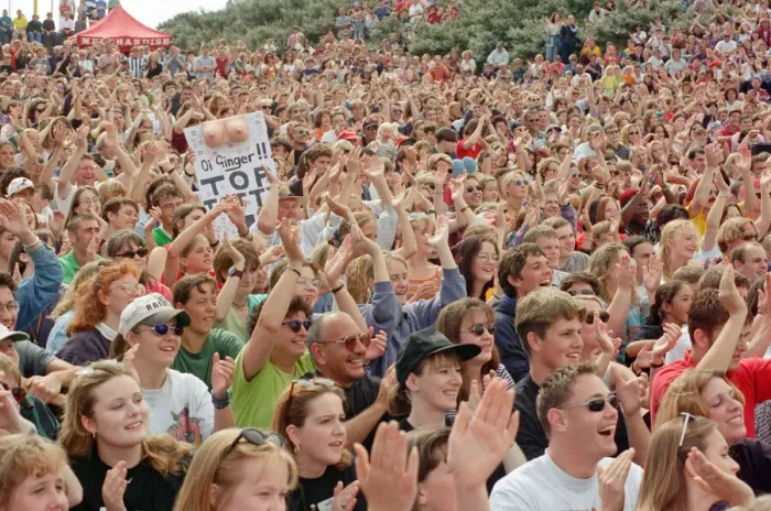 Framed Print : Chris Evans, DJ on Radio One, presents the Radio One Roadshow from Tenby in South Wales