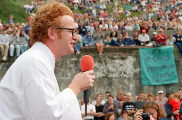 Framed Print : Chris Evans, DJ on Radio One, presents the Radio One Roadshow from Tenby in South Wales Framed Print : Chris Evans, DJ on Radio One, presents the Radio One Roadshow from Tenby in South Wales