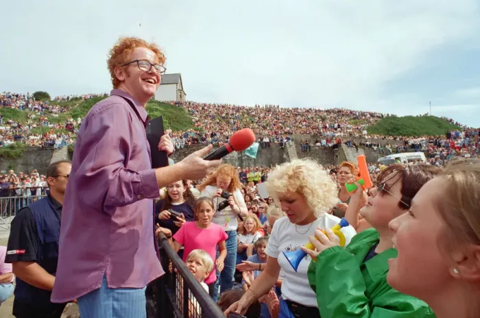 Framed Print : Chris Evans, DJ on Radio One, presents the Radio One Roadshow from Tenby in South Wales