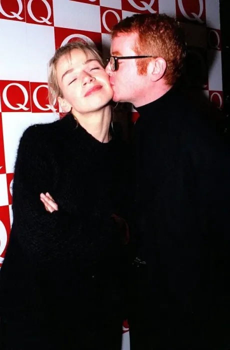 Framed Print : Chris Evans kisses Zoe Ball November 1997 arms folded wearing black Framed Print : Chris Evans kisses Zoe Ball November 1997 arms folded wearing black