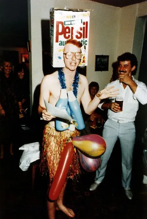 Framed Print : Chris Evans TV Presenter as a Persil-O-Gram at his ex-Girlfriends Dads local Pub Framed Print : Chris Evans TV Presenter as a Persil-O-Gram at his ex-Girlfriends Dads local Pub