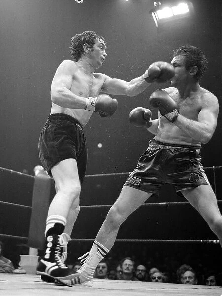 Chris Finnegan v Johnny Frankham Boxing October 1975 fighting at the Royal Albert