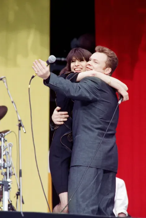 Framed Print : Chrissie Hynde of The Pretenders performing with UB40 at the Nelson Mandela 70th Birthday