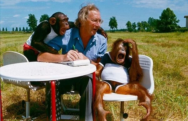 Christina, the 3 years old Chimpanse, and chimp Phyllis on set with William Marshall to