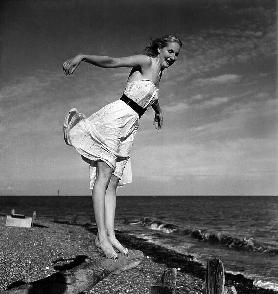 Christine Glyna seen have enjoying have holiday by the sea. August 1952 C3881-002