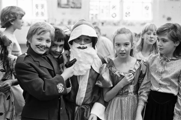 Framed Print : Christmas Show at Battle Primary School, Reading, 13th December 1985