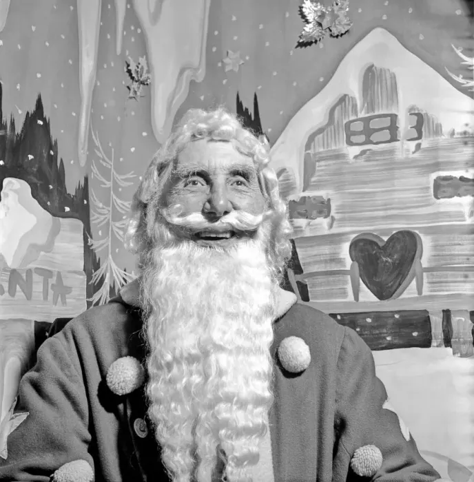 Framed Print : Christmas: Father Christmas seen here at Pontings. Santa is played by 88 year old Stanley Framed Print : Christmas: Father Christmas seen here at Pontings. Santa is played by 88 year old Stanley