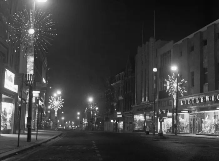 Framed Print : Christmas lights in Broad Street, Reading 13th December 1971 Framed Print : Christmas lights in Broad Street, Reading 13th December 1971