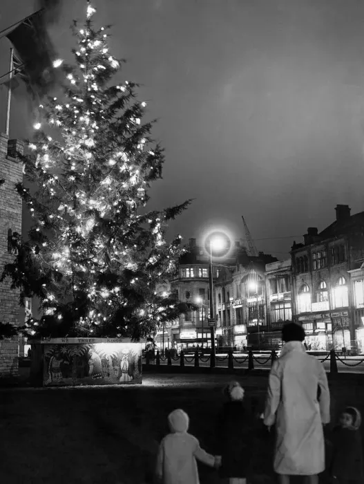 Framed Print : A Christmas Scene outside Cardiff Castle, Circa 1960 Framed Print : A Christmas Scene outside Cardiff Castle, Circa 1960