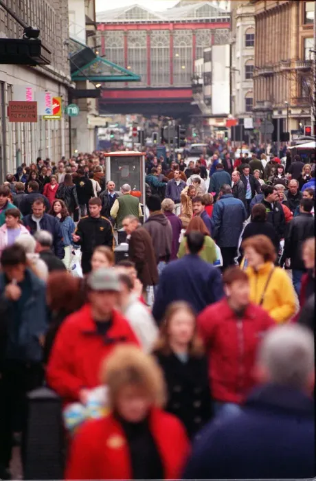 Framed Print : Christmas shoppers Argyle St Glasgow 21st December 1997 shopping crowds of people Framed Print : Christmas shoppers Argyle St Glasgow 21st December 1997 shopping crowds of people