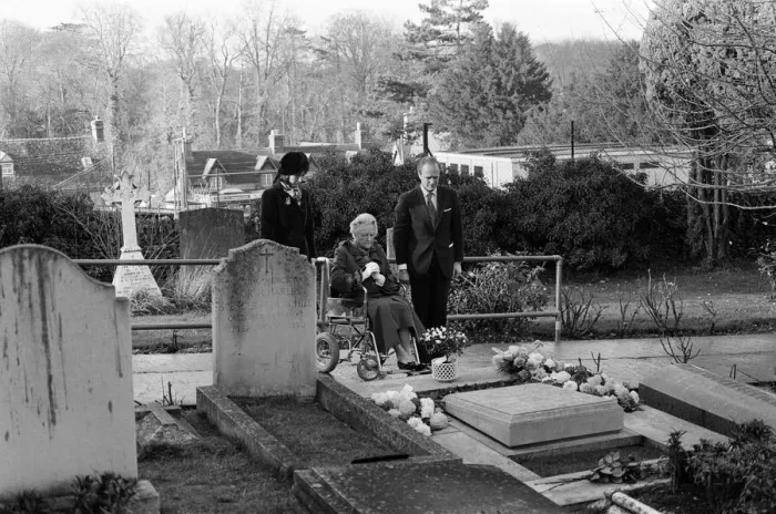 Framed Print : Churchill memorial service, at Bladon Church, Oxon. Lady Spencer-Churchill with her Framed Print : Churchill memorial service, at Bladon Church, Oxon. Lady Spencer-Churchill with her