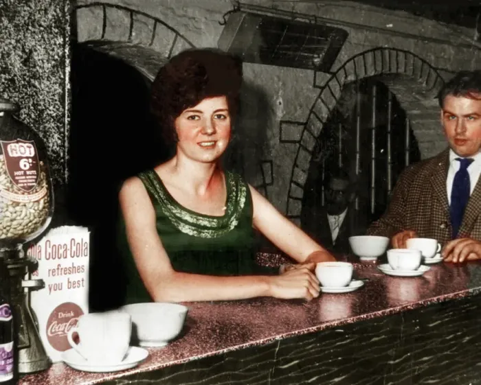 Framed Print : Cilla Black at the Cavern Club, Liverpool in the early 1960s Circa 1963 Framed Print : Cilla Black at the Cavern Club, Liverpool in the early 1960s Circa 1963