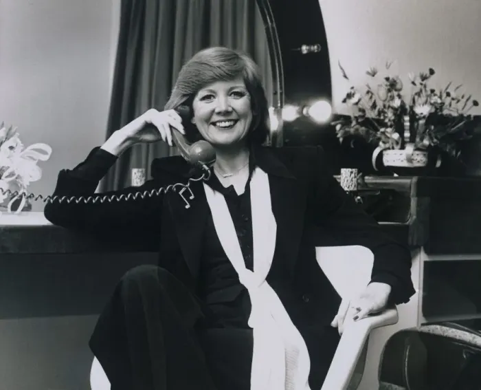 Framed Print : Cilla Black in her dressing room before her performance at the Coventry Theatre in Framed Print : Cilla Black in her dressing room before her performance at the Coventry Theatre in