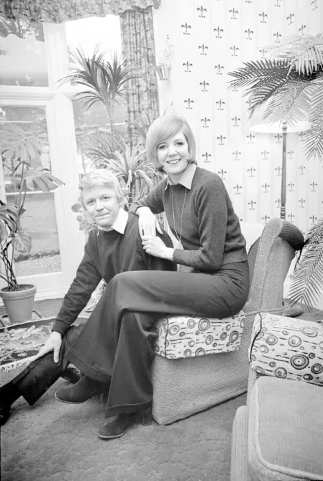 Framed Print : Cilla Black and her husband Bobby Willis stayed at the Brooklands Hotel, Holyhead Road Framed Print : Cilla Black and her husband Bobby Willis stayed at the Brooklands Hotel, Holyhead Road