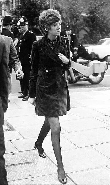 Cilla Black singer arrives at the memorial service Oct 1967 for Brian Epstein