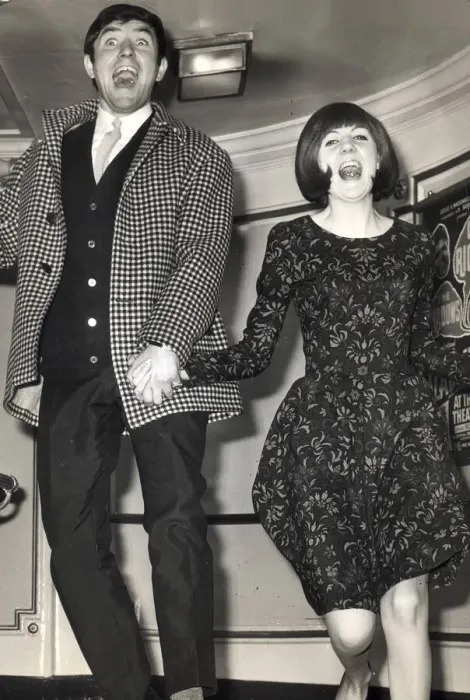 Framed Print : CILLA BLACK (SINGER) AND JIMMY TARBUCK PICTURED IN 1964 01  /  01  /  1964