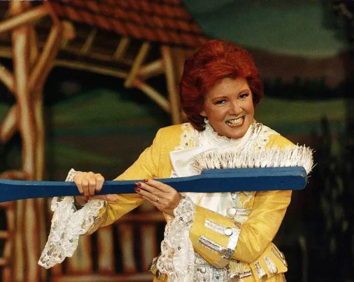 Framed Print : Cilla Black TV Personality performing in Pantomime Framed Print : Cilla Black TV Personality performing in Pantomime