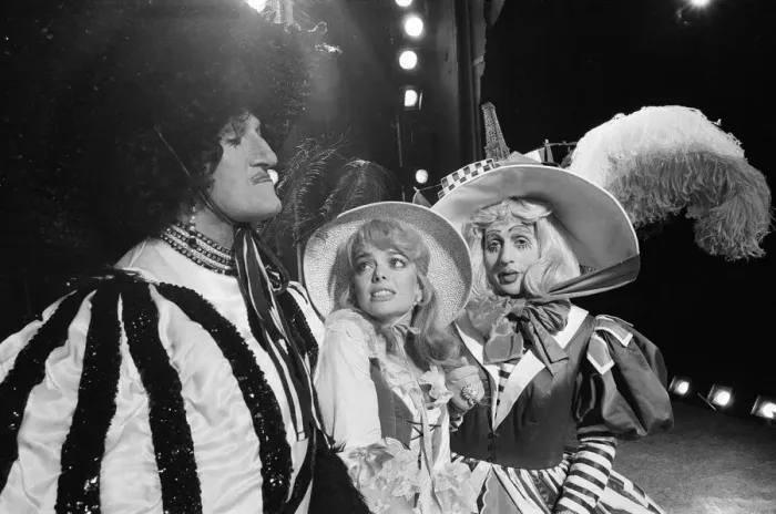 Framed Print : Cinderella Pantomime, Photo-call, Alexandra Theatre, Birmingham, 20th December 1984 Framed Print : Cinderella Pantomime, Photo-call, Alexandra Theatre, Birmingham, 20th December 1984