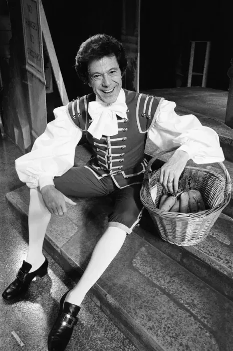 Framed Print : Cinderella Pantomime, Photo-call, Alexandra Theatre, Birmingham, 20th December 1984 Framed Print : Cinderella Pantomime, Photo-call, Alexandra Theatre, Birmingham, 20th December 1984