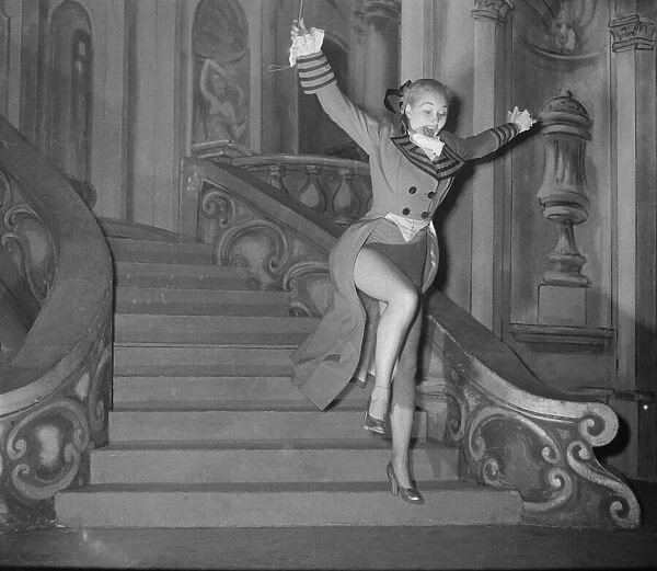 'Cinderella'at the Princes Theatre Christine Norden 1951 B5926  /  1