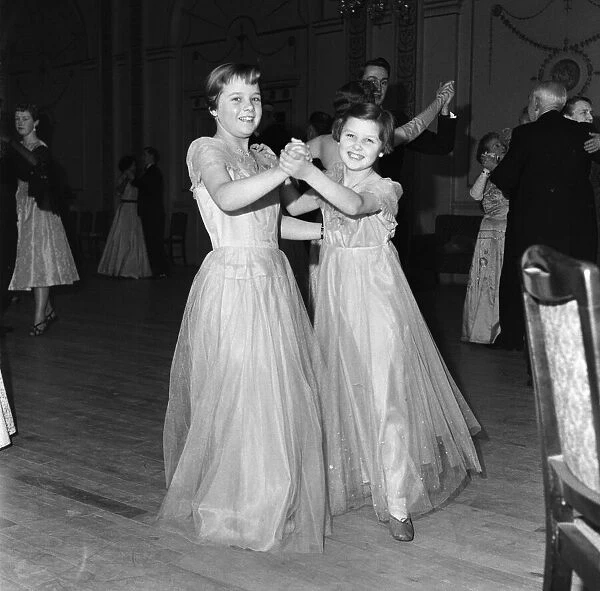 'Cinderella'girls Dorothy and Joan, aged 12 and 11