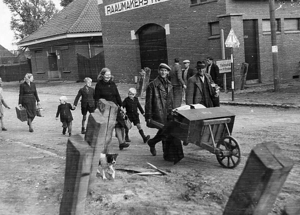 Citizens of Helmond, with a few belongings leaving the town to take shelter behind