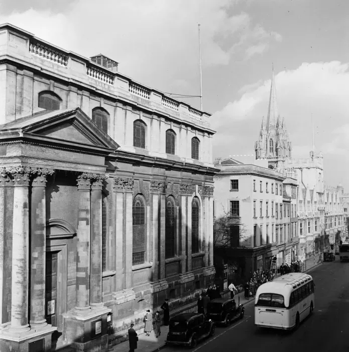 Framed Print : The City Church of All Saints and St Martins (left) and the colleges