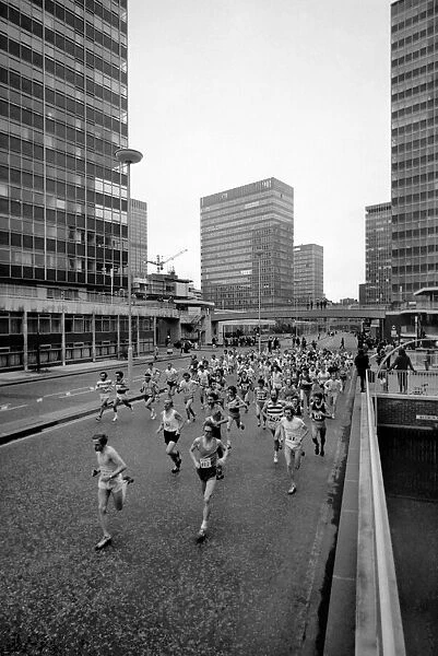 The City of London New Years Day Races. January 1975 75-00006-001