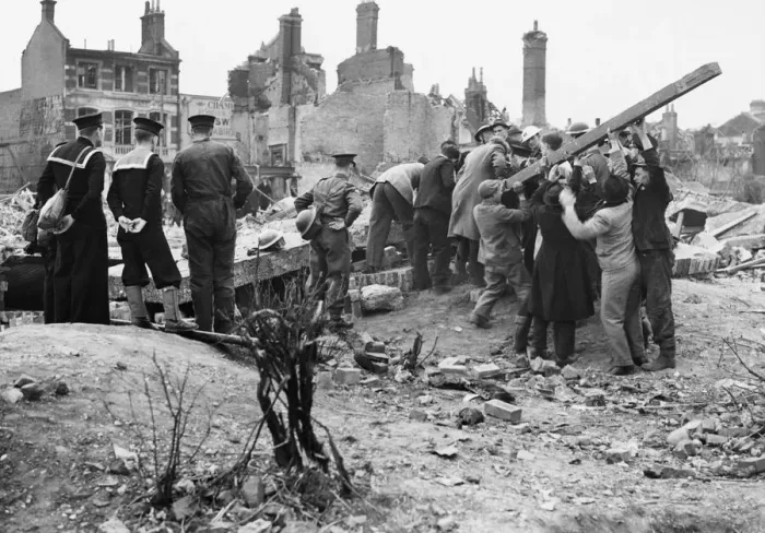 Framed Print : Civilians help rescue people trapped in a shelter after a bombing raid in Portsmouth Framed Print : Civilians help rescue people trapped in a shelter after a bombing raid in Portsmouth