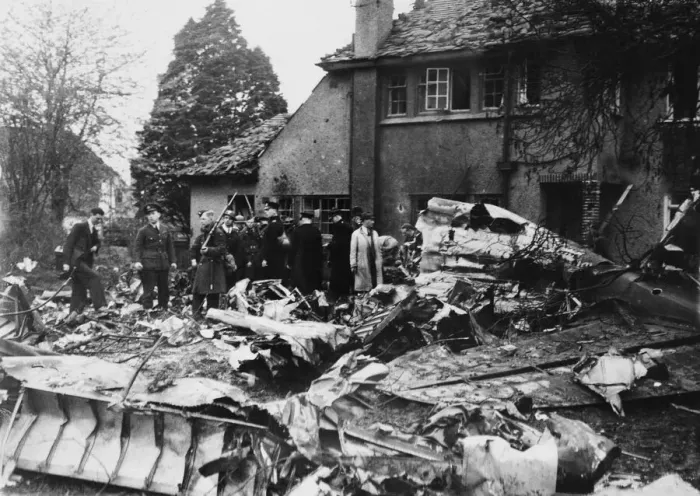 Framed Print : Clacton air crash 1940. German Heinkel He 111 crashed during a minelaying sortie Framed Print : Clacton air crash 1940. German Heinkel He 111 crashed during a minelaying sortie