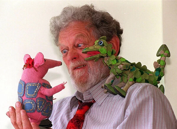 THE CLANGERS WITH THEIR CREATOR PETER FIRMIN - 05  /  07  /  1999