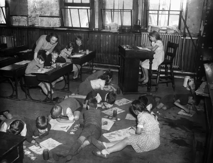 Framed Print : Class Four of Steward Street School Birmingham seen here having an art lesson Framed Print : Class Four of Steward Street School Birmingham seen here having an art lesson
