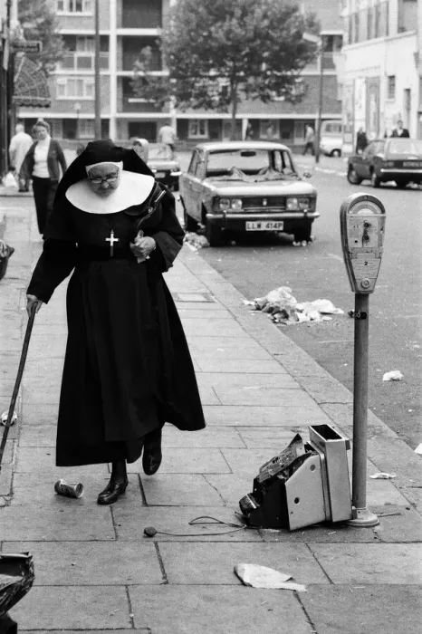 Framed Print : Cleaning-up began in the streets of Notting Hill after monday nights rioting following Framed Print : Cleaning-up began in the streets of Notting Hill after monday nights rioting following