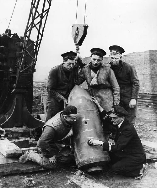 Clearance of an unexploded bomb in Hull during the Second World War