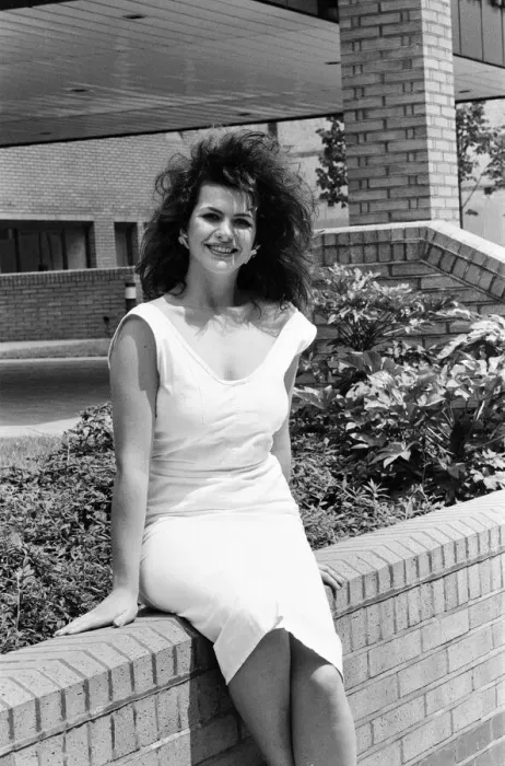 Framed Print : Cleo Rocos, Actress, pictured outside Southwark Crown Court, London, 21st June 1984