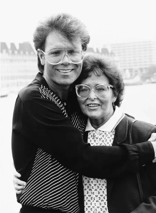 Framed Print : Cliff Richard Actor Singer With His Mother - August 1987 Dbase Msi