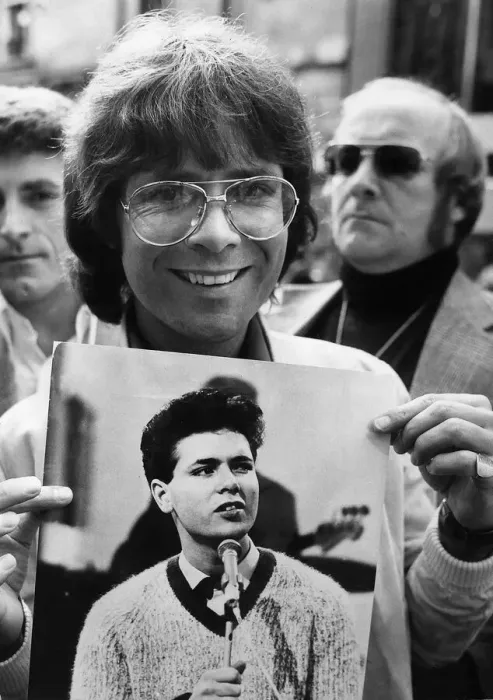Framed Print : Cliff Richard Actor and Singer - October 1978 Celebrating twenty years in Framed Print : Cliff Richard Actor and Singer - October 1978 Celebrating twenty years in