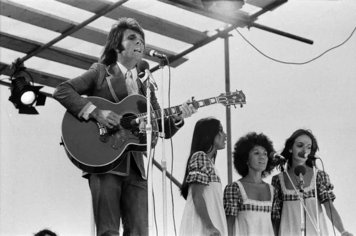 Framed Print : Cliff Richard performing at the Jesus Festival in Hyde Park, London. 1st September 1972 Framed Print : Cliff Richard performing at the Jesus Festival in Hyde Park, London. 1st September 1972