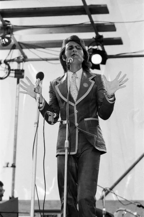 Framed Print : Cliff Richard performing at the Jesus Festival in Hyde Park, London. 1st September 1972 Framed Print : Cliff Richard performing at the Jesus Festival in Hyde Park, London. 1st September 1972
