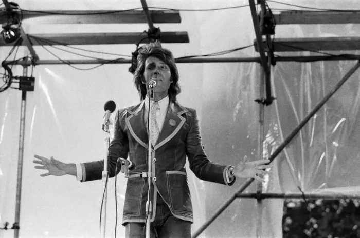 Framed Print : Cliff Richard performing at the Jesus Festival in Hyde Park, London. 1st September 1972