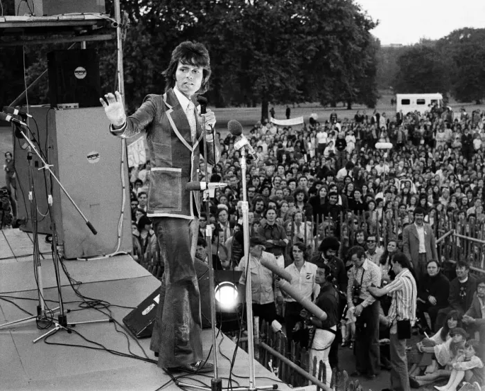 Framed Print : Cliff Richard performing at the Jesus Festival in Hyde Park, London. 1st September 1972 Framed Print : Cliff Richard performing at the Jesus Festival in Hyde Park, London. 1st September 1972