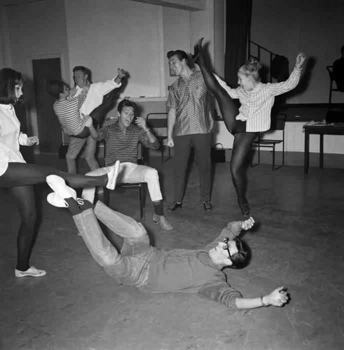 Framed Print : Cliff Richard and the Shadows - and partners -rehearse for a new sixteen week show