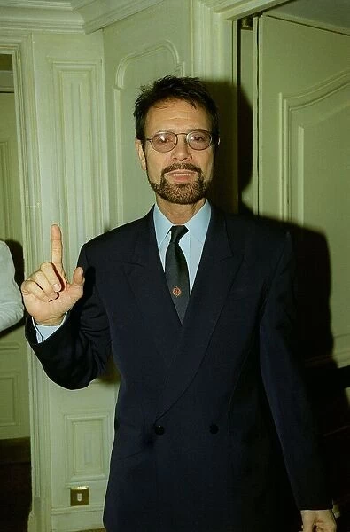 Cliff Richard Singer  /  Actor December 98 At the Variety Club Luncheon in London with