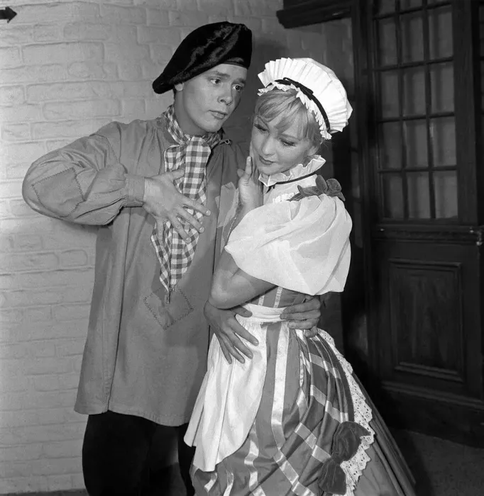 Framed Print : Cliff Richard singer / actor July 1962 with Jacqueline Daryl on the set of the film Framed Print : Cliff Richard singer / actor July 1962 with Jacqueline Daryl on the set of the film