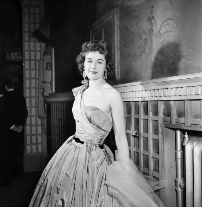 Framed Print : Clothing Fashion 1953. Lady George Scott attending the first night in a dress of pink