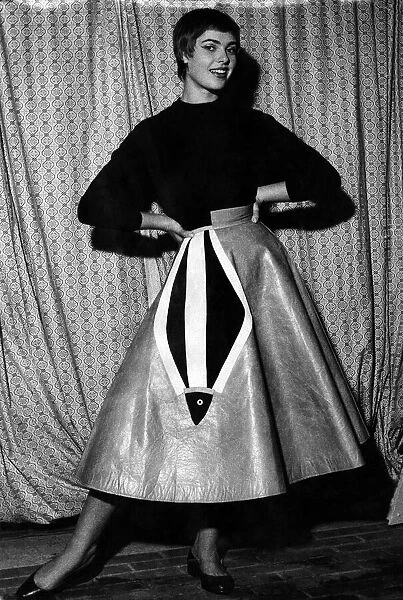 Clothing Fashion 1954. August 1954 P021228
