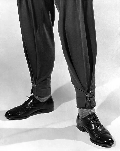 Clothing Fashion 1954. July 1954 P021234