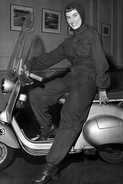 Clothing Fashion 1954: Scoot suit. November 1954 P021240
