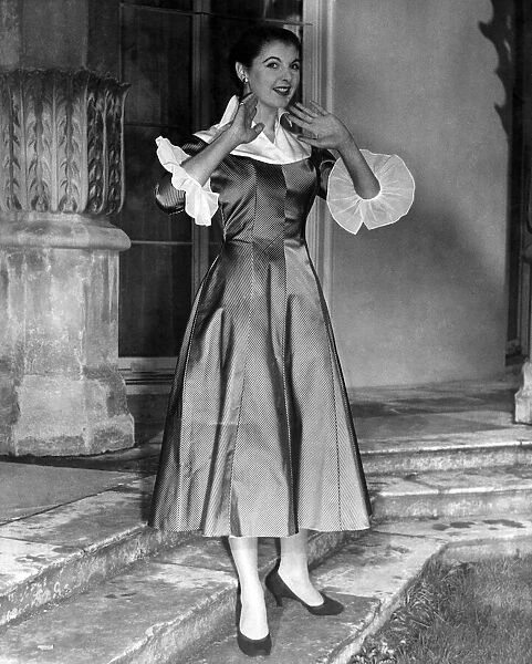 Clothing Fashion 1955. January 1955 P021270